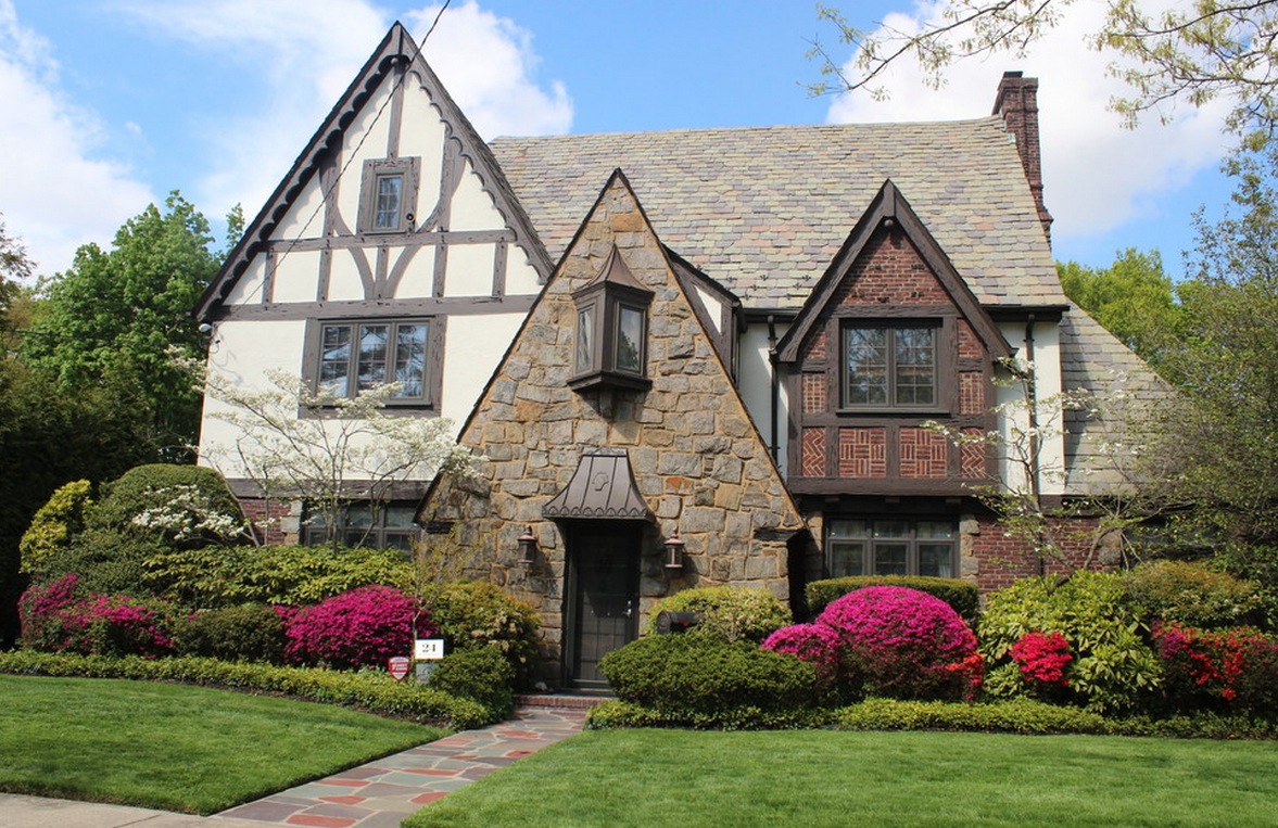 Tudor-style-Gingerbread-Dreams.jpg