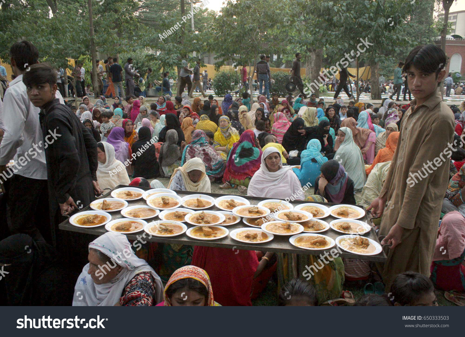 stock-photo-lahore-pakistan-may-muslims-breaking-their-fast-on-the-occasion-of-rd-ramzan-ul-mubarak-at-650333503.jpg