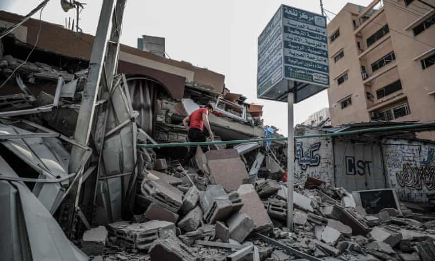 A collapsed building in al-Rimal after Israeli airstrikes.