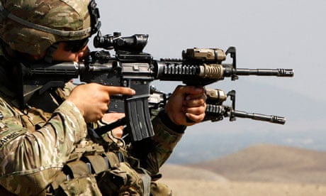 US-soldier-with-rifle-007.jpg