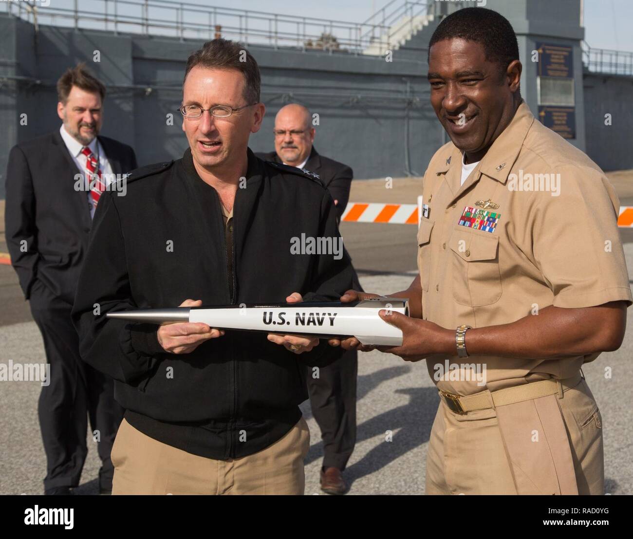dahlgren-va-rear-admiral-david-hahn-chief-of-naval-research-and-capt-godfrey-gus-weekes-nswcdd-commanding-officer-hold-an-electromagnetic-railgun-projectile-during-hahns-visit-to-nswcdd-jan-12-the-admiral-led-his-office-of-naval-research-onr-delegation-to-see-new-and-emerging-onr-sponsored-technologies-developed-at-nswcdd-including-directed-energy-and-the-electromagnetic-railgun-they-also-watched-engineers-fire-a-hypervelocity-projectile-from-a-5-inch-62-caliber-open-mount-gun-at-the-potomac-river-test-range-RAD0YG.jpg