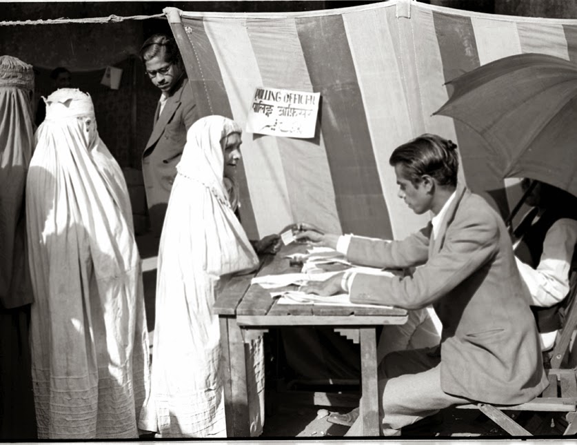 Polling+Day+in+Delhi+(14.1.52).A+Muslim+lady+being+given+her+ballot+paper+at+a+Polling+Booth..jpg