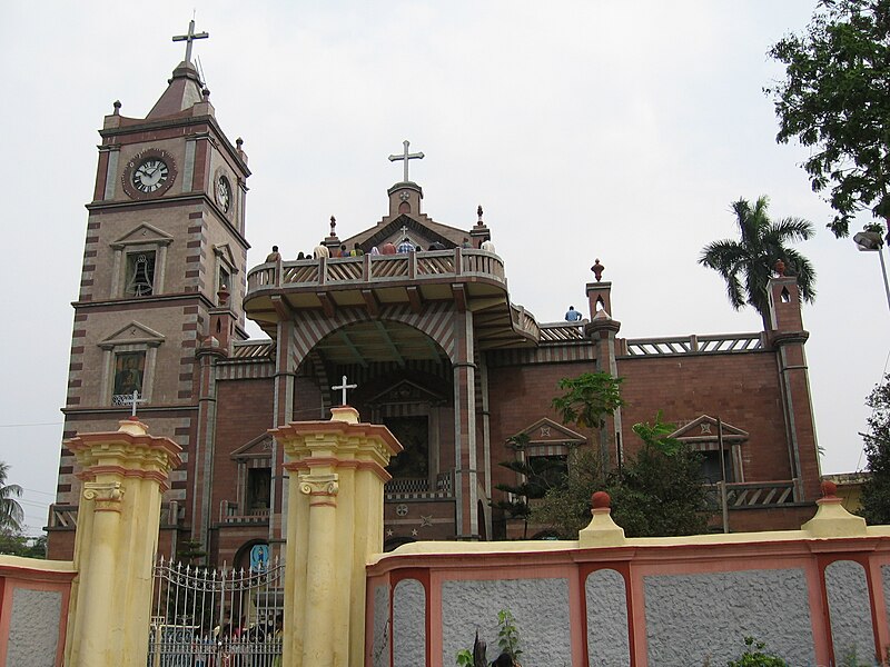 800px-Bandel_Basilica%2C_Hooghly_%28West-Bengal%29.jpg