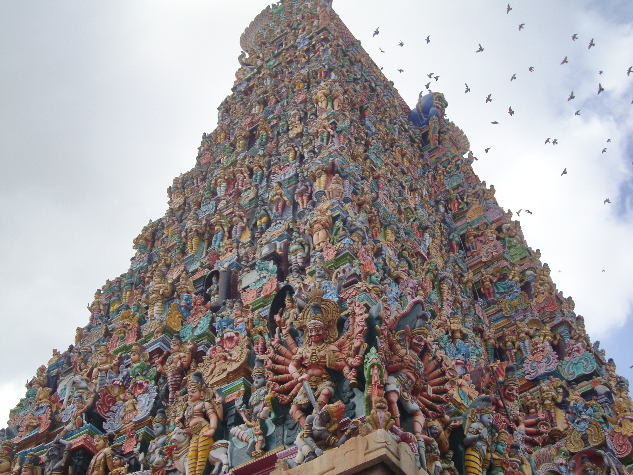 Gopuram%28Gateway_Tower%29_of_Madurai_Meenakshi_Temple.JPG