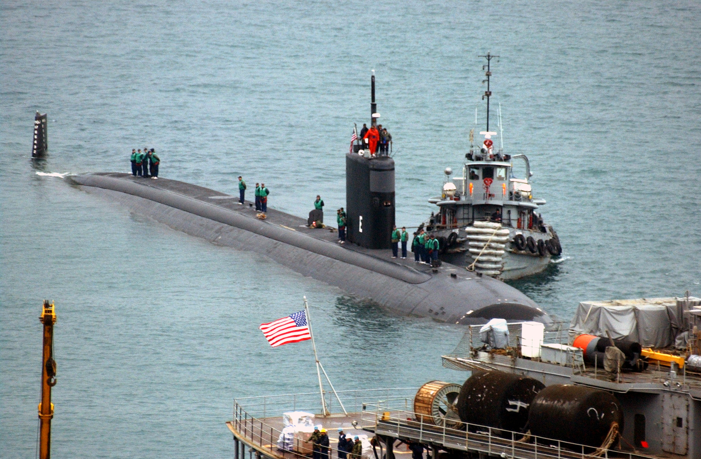 US_Navy_030221-N-0780F-020_Los_Angeles_class_submarine_USS_San_Juan_arrives_for_a_port_visit_and_prepares_to_be_berthed_next_to_submarine_tender_USS_Emory_S._Land.jpg