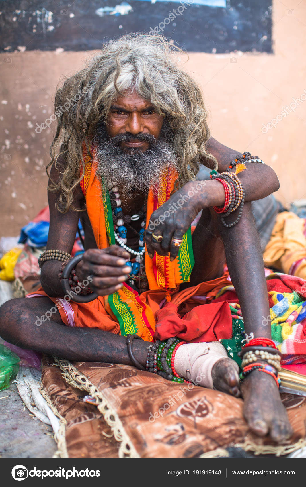 depositphotos_191919148-stock-photo-varanasi-india-mar-2018-hindu.jpg