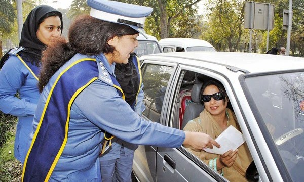 Lady-Traffic-Warden-600x360.jpg