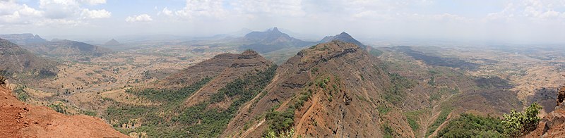 800px-MatheranPanoramaPointDrySeason.JPG