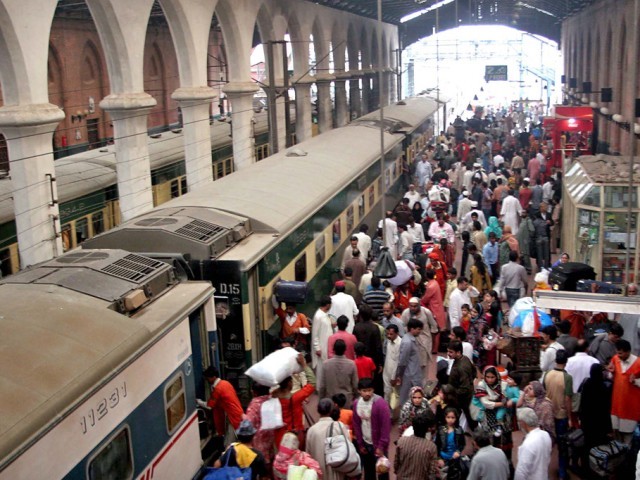 1399489-LahoreRailwayStaionEXPRESSZAHOORULHAQ-1493785081-232-640x480.jpg