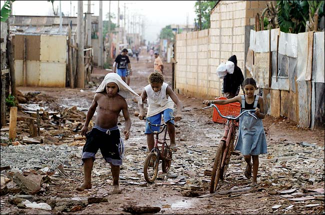 brazil-estrutural-slum.jpg