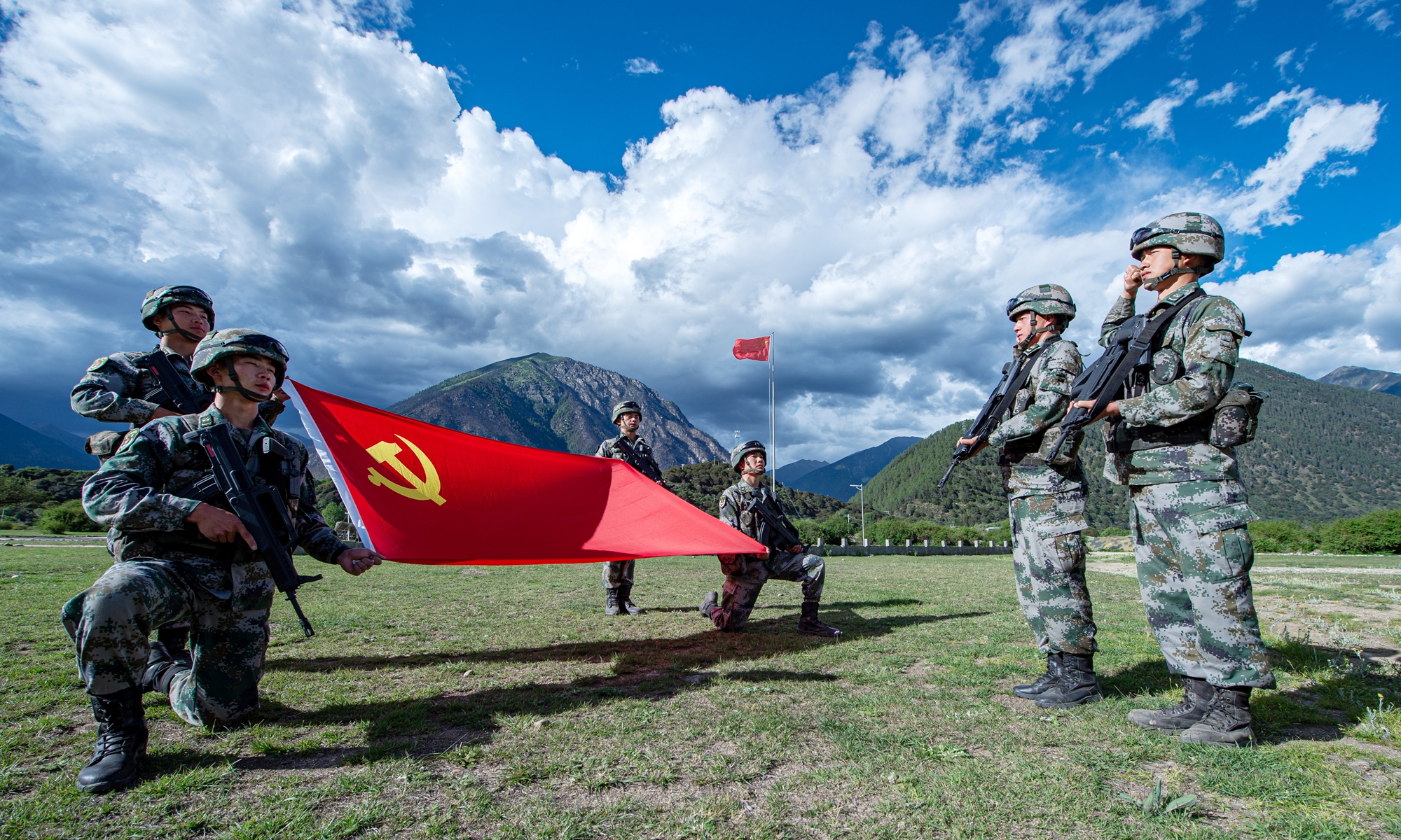 Two soldiers from a special combat brigade under the Tibet Military Command of the Chinese People's Liberation Army take an oath during a Party admission ceremony on a plateau near the China-India border. Photo: Courtesy of Wang Shudong