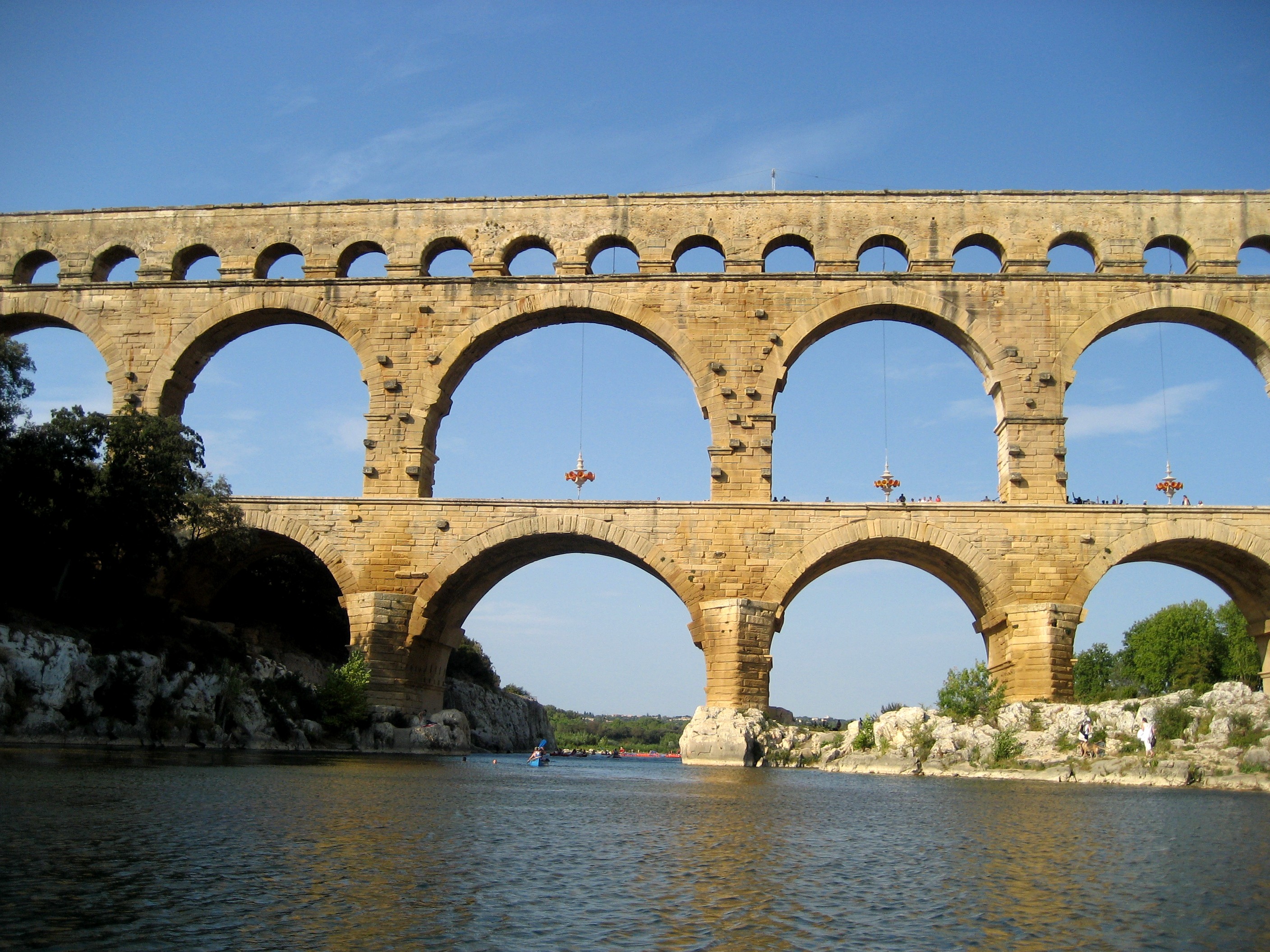 Pont_du_Gard_from_river.jpg