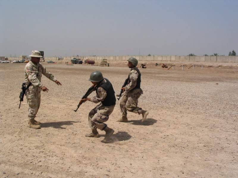 3%20BN%20Mortar%20PLT%20training%20Iraqi%20soldiers.jpg