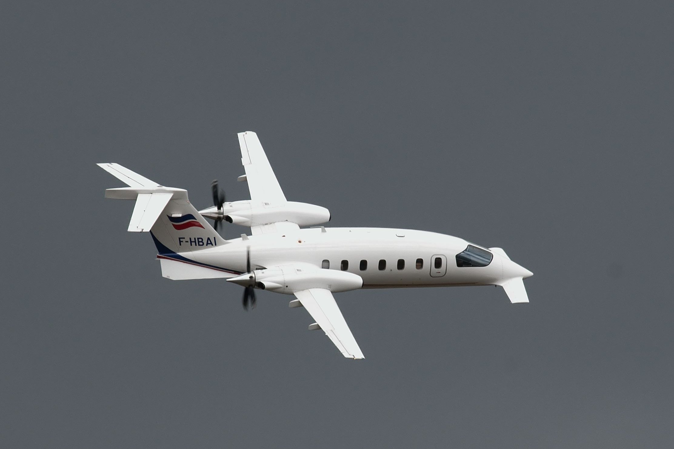 Piaggio_P-180_Avanti_Rennes_2010.jpg