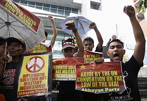 reuters_philippines_protest_spratly_islands_06_08_2011_480.jpg
