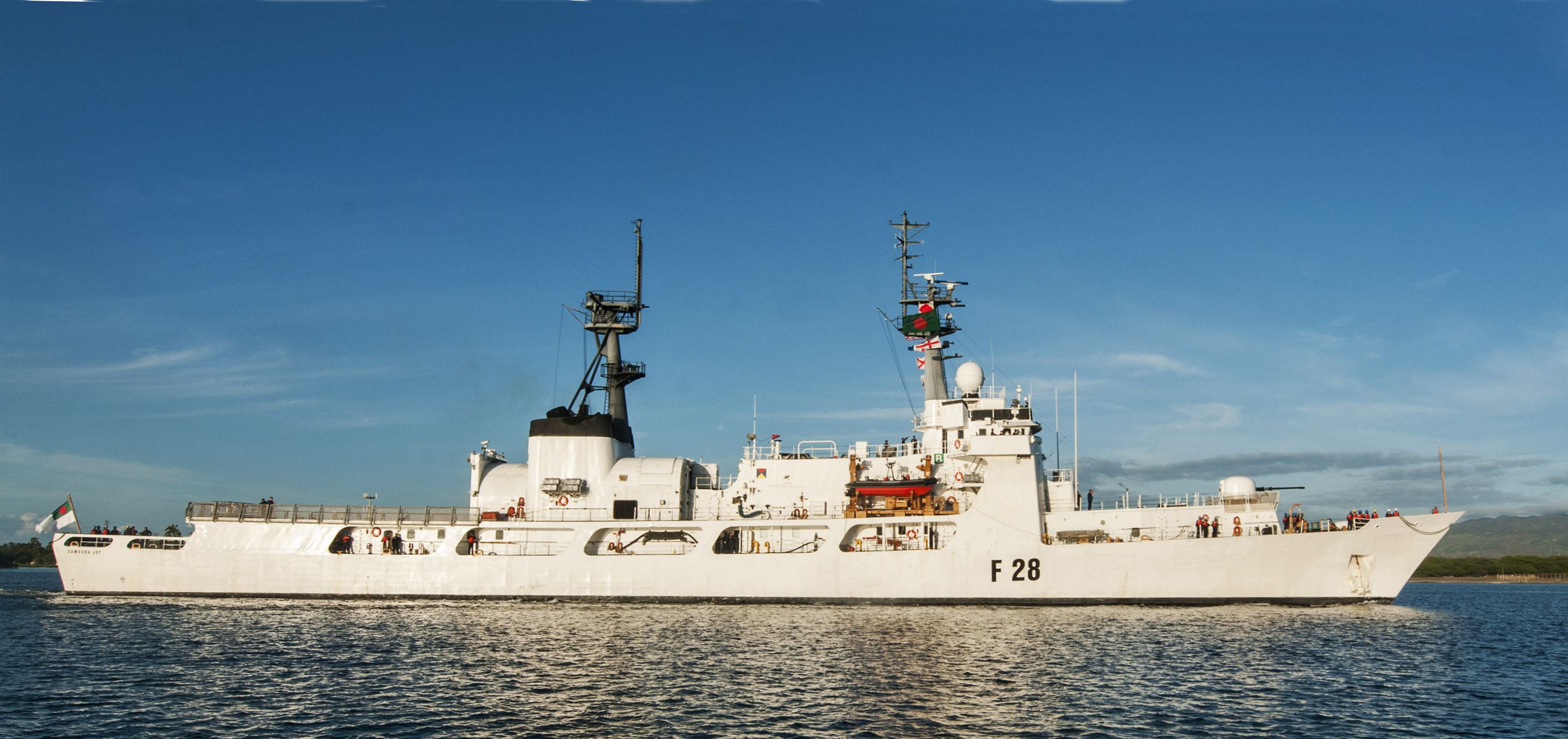 Bangladesh_navy_frigate_Somudro_Joy_%28F-28%29_at_Pearl_Harbor_2013.JPG