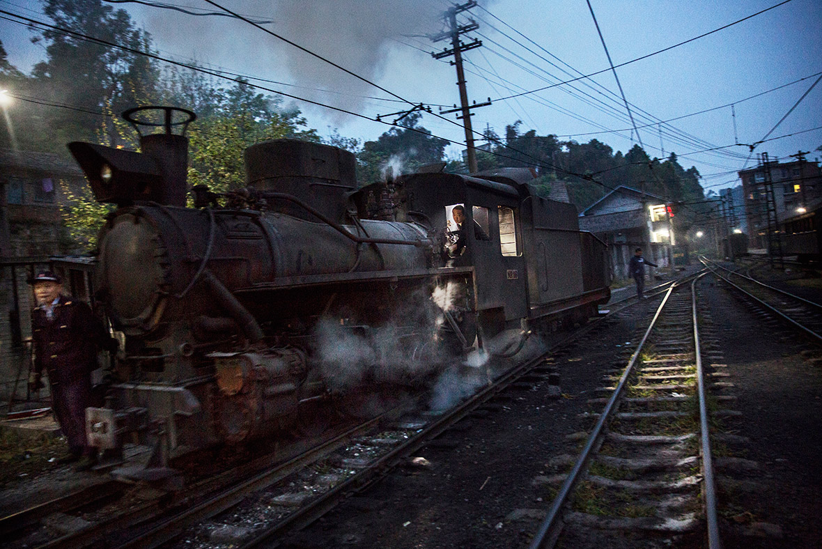 shixi-bagou-steam-train.jpg