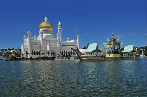 Sultan-Omar-Ali-Saifuddin-Mosque.jpg