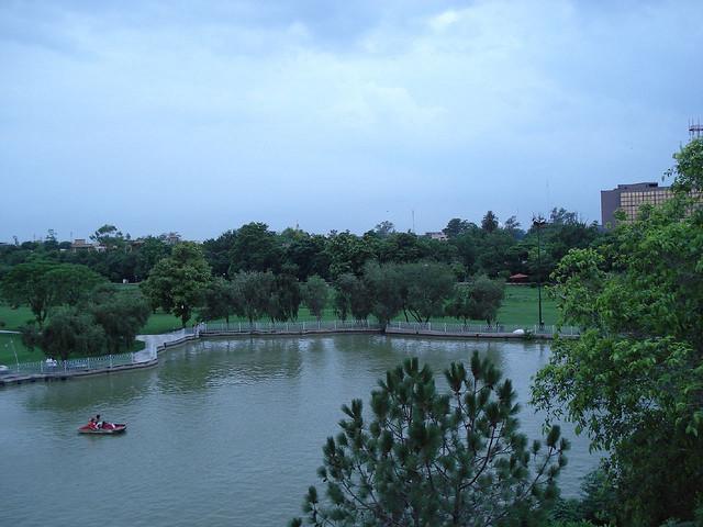 Race-Course-park-Lahore-water-ponds-with-a-boat-view.jpg