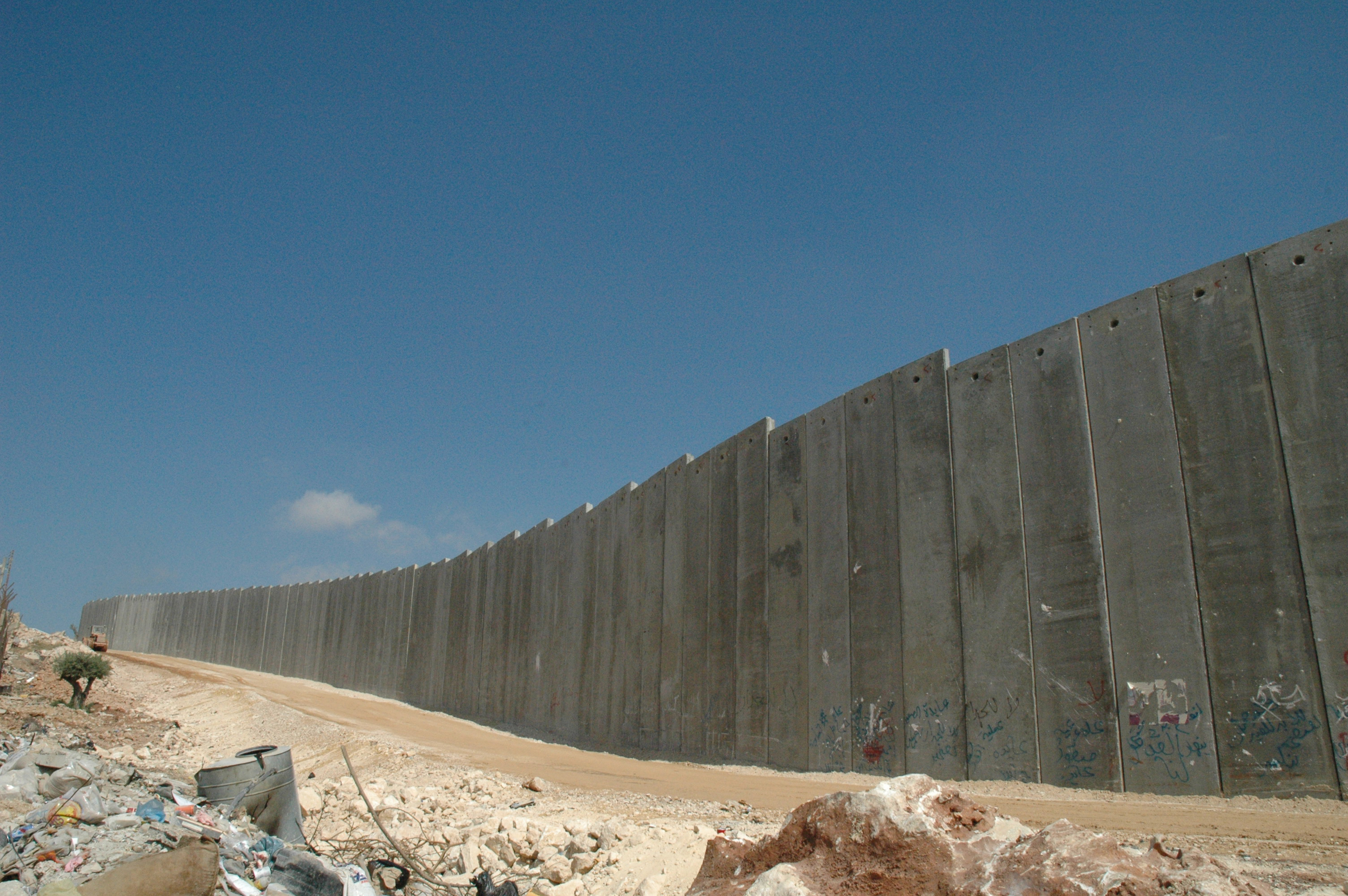 israeli_west_bank_barrier.jpg