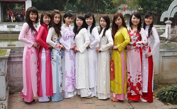 beautiful-vietnamese-girls-in-vietnamese-national-costume-ao-dai.jpg