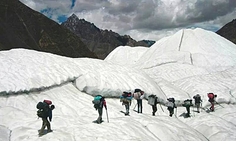 british-mountaineers-arrive-in-pakistan-to-break-records-while-ascending-k-2-1465903476-4459.jpg