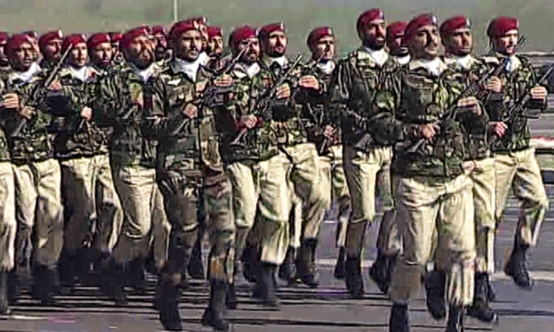 12-SSG-of-Pakistan-Marching-at-the-Parade.png