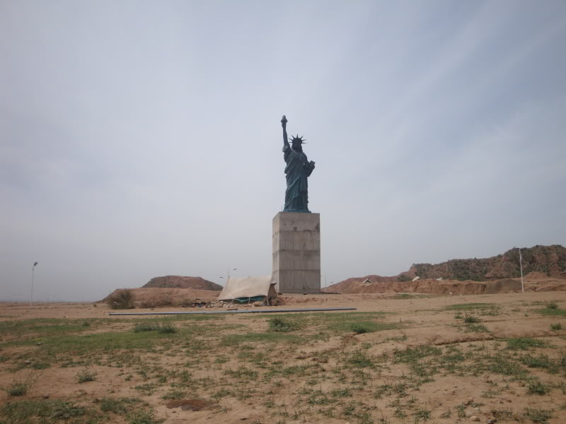 Bahria-Town-Phase-8-Statue-of-Liberty85.jpg