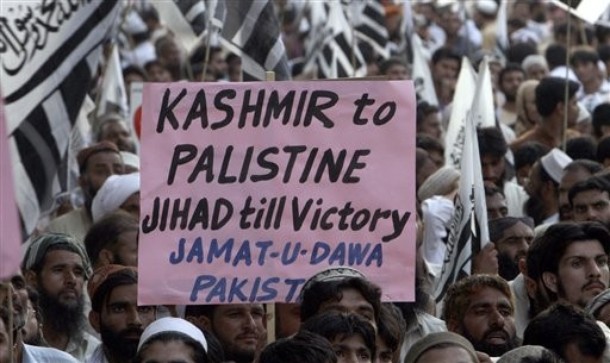 Supporters+of+Pakistan's+banned+religious+party+Jamat-ud-Dawa+take+part+in+an+anti+Israeli+and+its+allies+rally+in+Lahore,+Pakistan+on+Sunday,+June+13,+2010..jpg