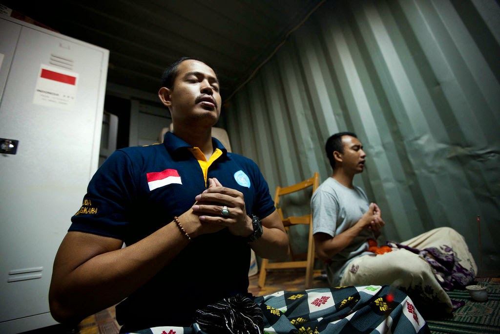 indonesian-police-fpu-11.jpg
