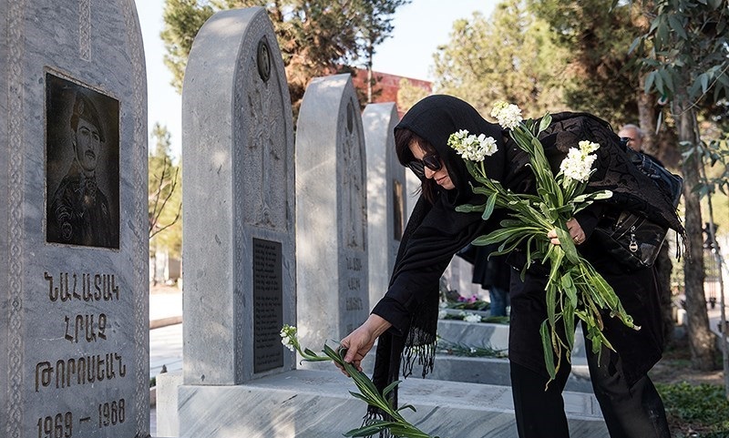 Armenian_victims_of_Iran-Iraq_war_graves_in_Tehran_139411152117143397041854.jpg