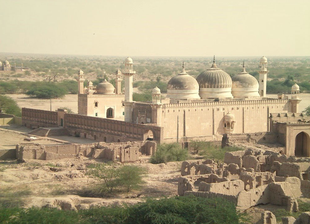 Abbasi-Mosque-near-Derawar-Fort.jpg