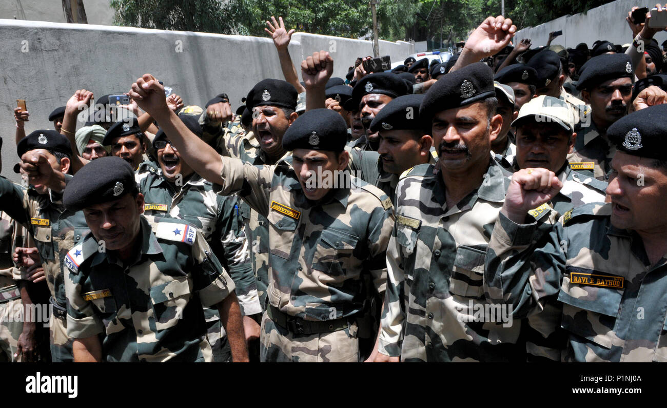 jammu-kashmir-13th-june-2018-members-of-indias-border-security-force-bsf-raise-slogans-against-pakistan-after-paying-tribute-to-four-of-their-colleagues-killeearly-wednesday-in-jammu-the-winter-capital-of-kashmir-on-june-13-2018-four-security-personnel-belonging-to-indias-border-security-force-bsf-were-killed-anat-least-three-injured-in-cross-border-firing-from-pakistan-troops-confirmea-senior-bsf-official-on-wednesday-morning-credit-stringerxinhuaalamy-live-news-P1NJ0A.jpg