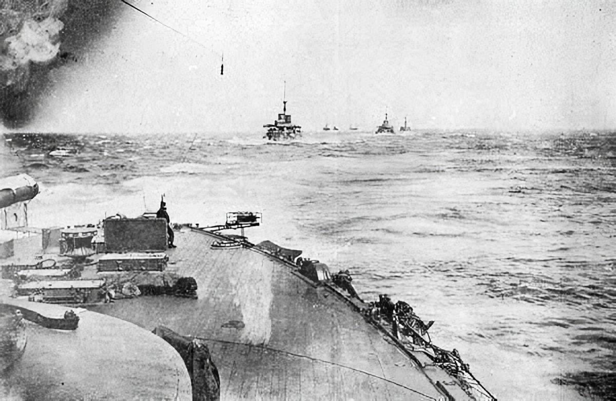 Japanese_Fleet_Proceeding_Toward_The_Baltic_Fleet.jpg