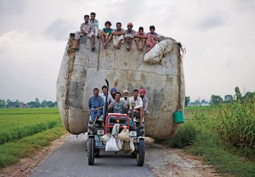funny-india-people-tractor.jpg