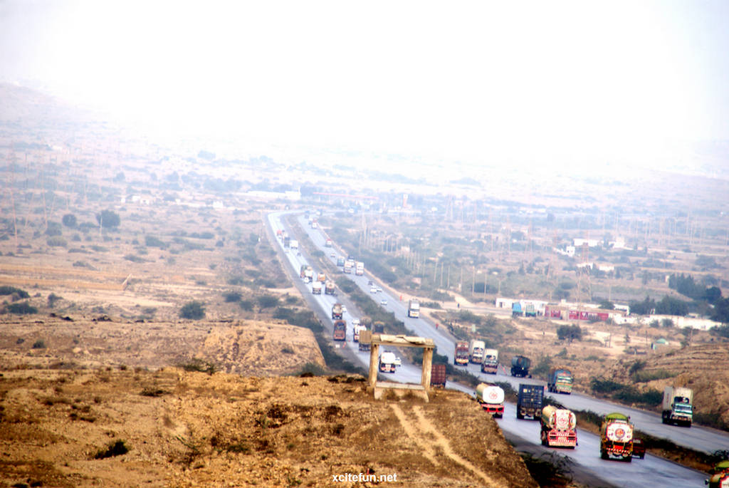 254428,xcitefun-motorway-m-9-super-highway-pakistan-2.jpg