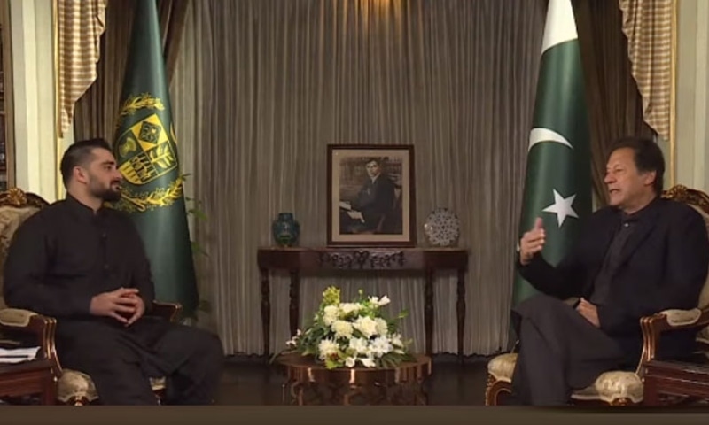 Prime Minister Imran Khan (right) being interviewed by Hamza Ali Abbasi. — Screenshot courtesy HumNews