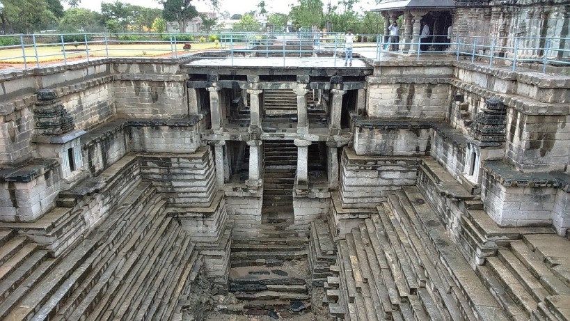 Lakkundi_step_well.jpg