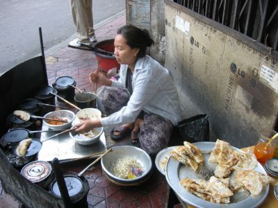vietname-street-food-vendor1.jpg