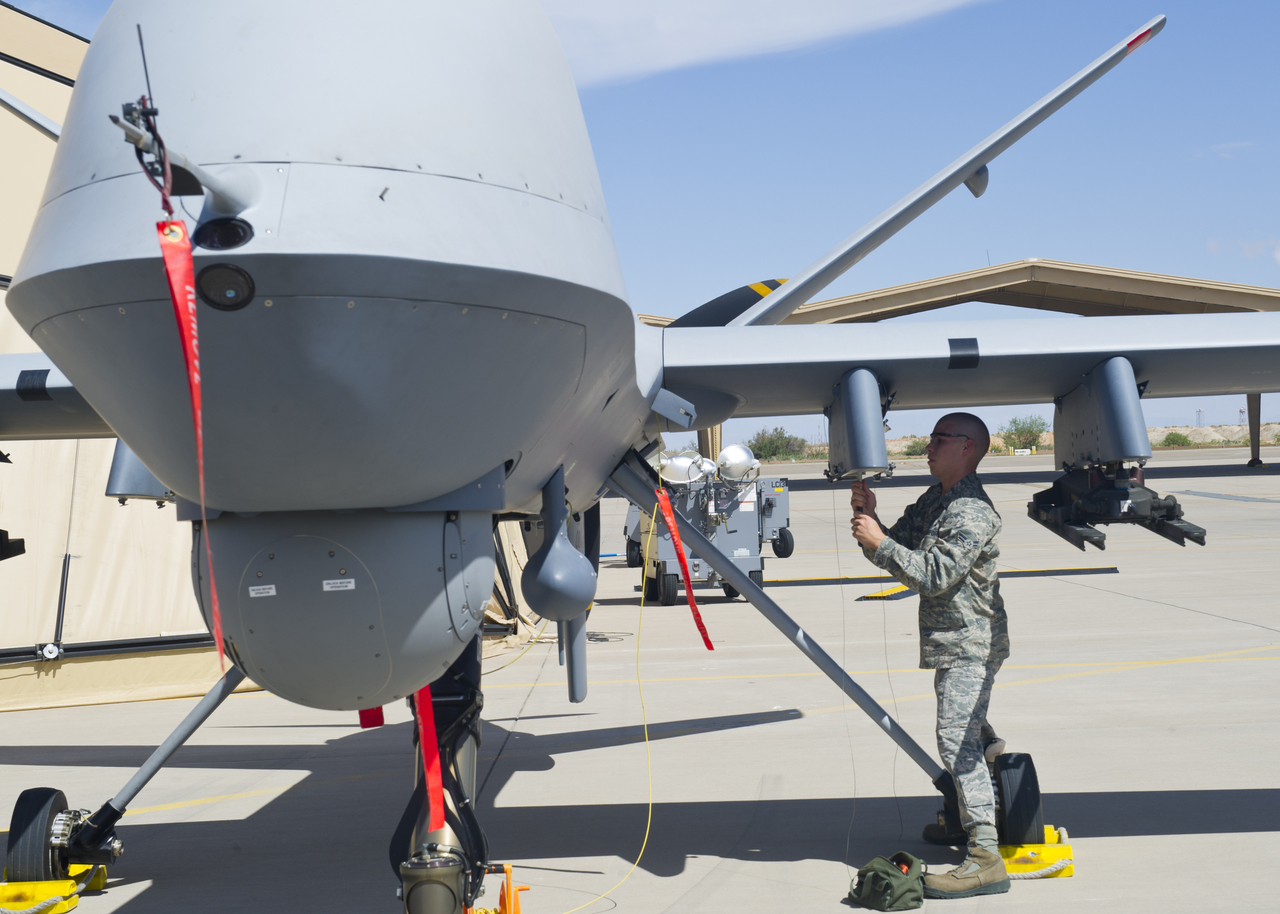 Arming+MQ-9+Reaper+HunterKiller+Unmanned+Combat+Air+Vehicle+(UCAV)+usaf+united+states+air+force+CIA+pakistan+afghanistan+iraq+mission+helfire+missile+(1).jpg