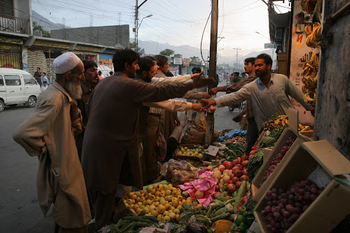 Pakistan_Gilgit_shopping+fever+of+the+last+day+of+Ramadan+(3).jpg