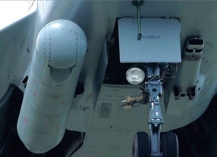 PLAAF_J10_targeting_pod_002.JPG