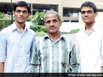 Mumbai_Twins_IIT-JEE_Bus_Driver_Father_Ram_Shyam_Yadav_MIDDAY_360x270.jpg