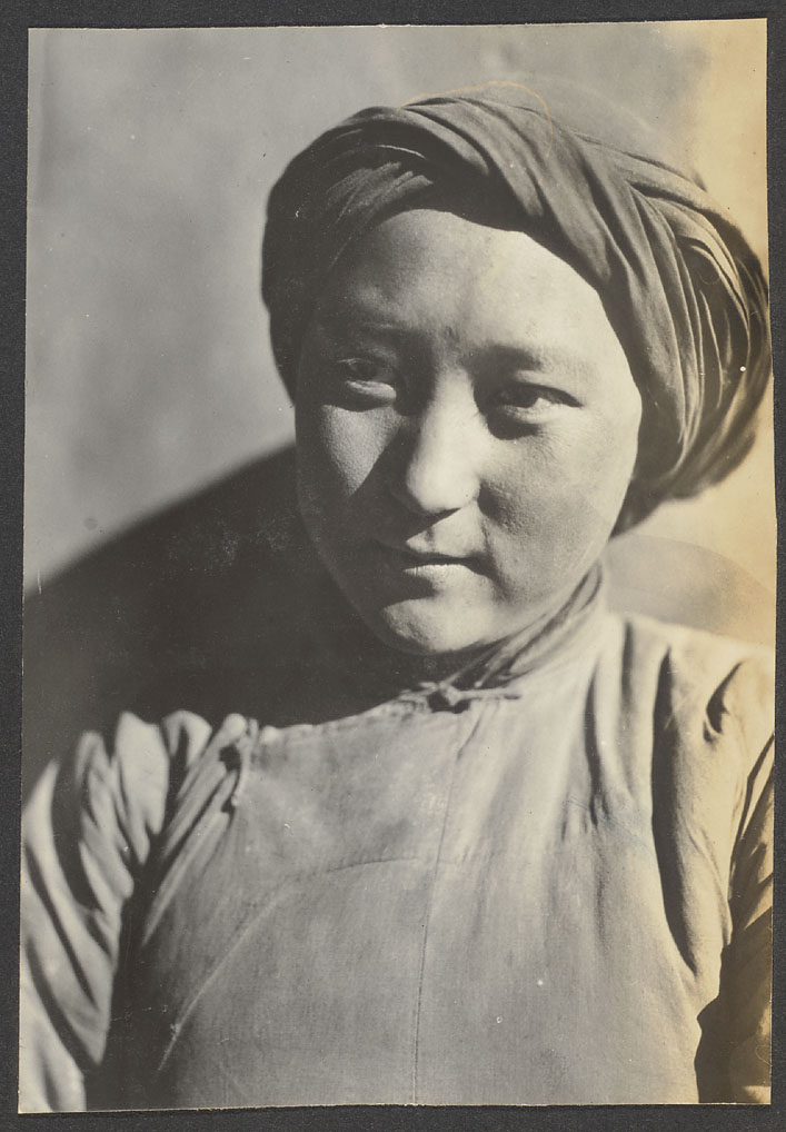 Salar_woman_in_Qinghai.jpg