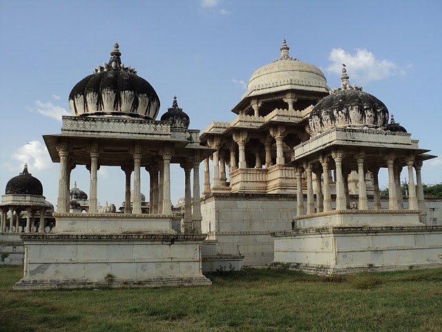 one-of-the-many-cenotaphs-at-ahar-udaipur.jpg