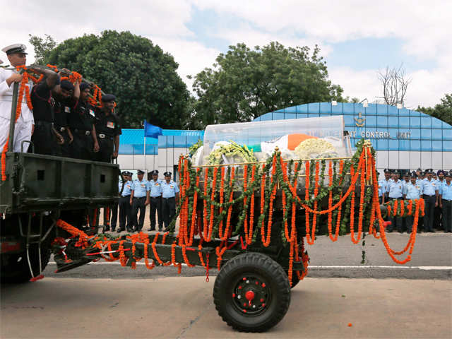 a-convoy-carries-the-casket-of-dr-kalam.jpg