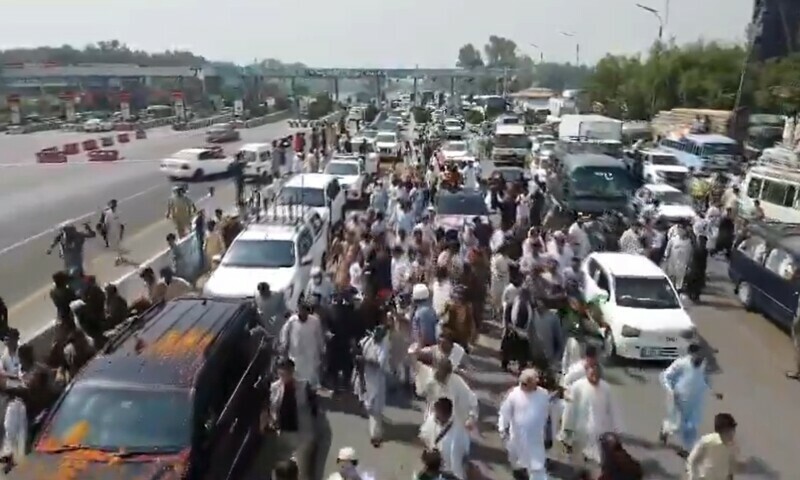 KP CM Ali Amin Gandapur’s convoy moves towards Lahore for party’s powershow on Saturday. — X/PTIofficial