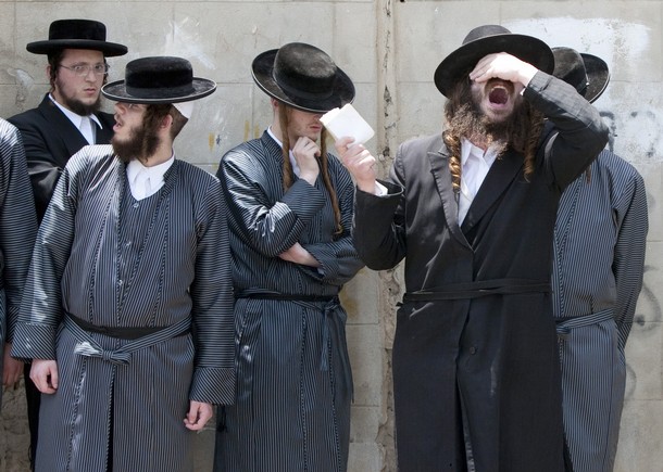 Ultra-Orthodox%20Jews2.jpg