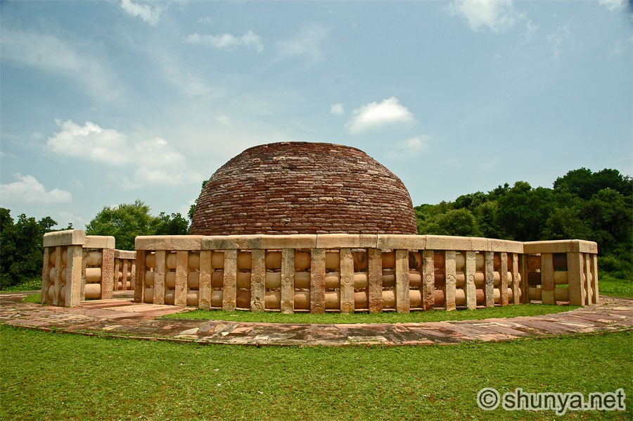 SanchiStupas32.jpg