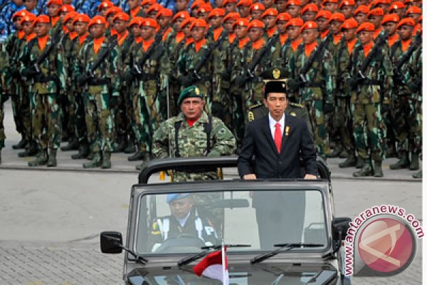 20151005antarafoto-presiden-joko-widodo-hut-70-tni-merak-cilegon-051015-ym-2.jpg